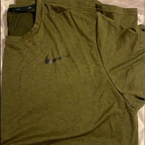 New mens nike dry fit green tee xxl!